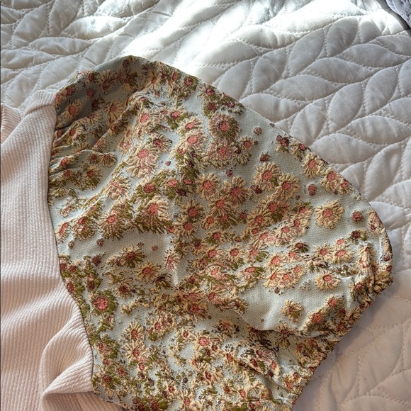 Entro Cream Blouse with Floral Sleeves - Picture 3 of 3